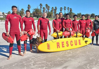 Lifeguards ready thumb 824x572
