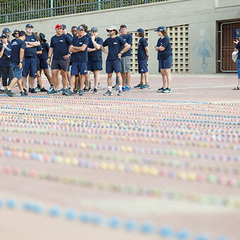 NSRI members stand in a group in front of longest line of lollipops tcm25 719913