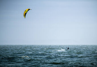Thumbnail Kitesurfing